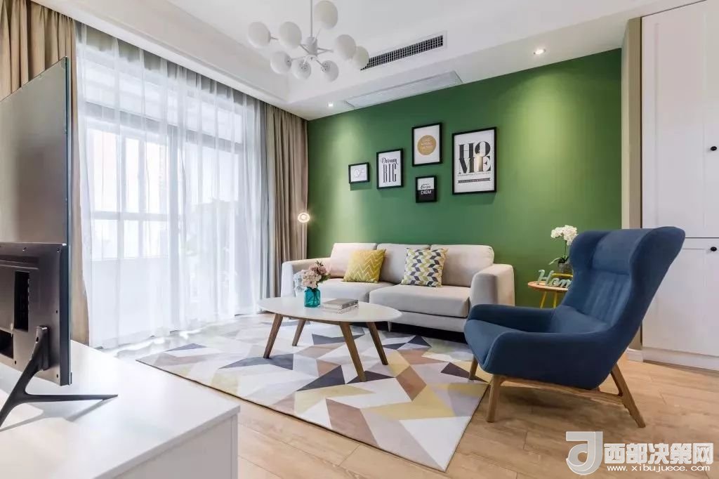 沙發(fā)背景墻選對(duì)裝飾畫，才能美了整個(gè)客廳空間！