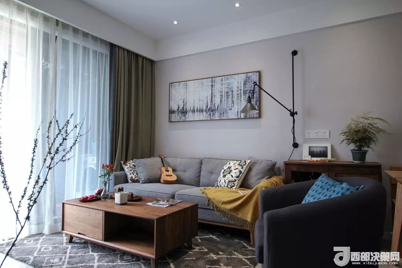 沙發(fā)背景墻選對(duì)裝飾畫，才能美了整個(gè)客廳空間！