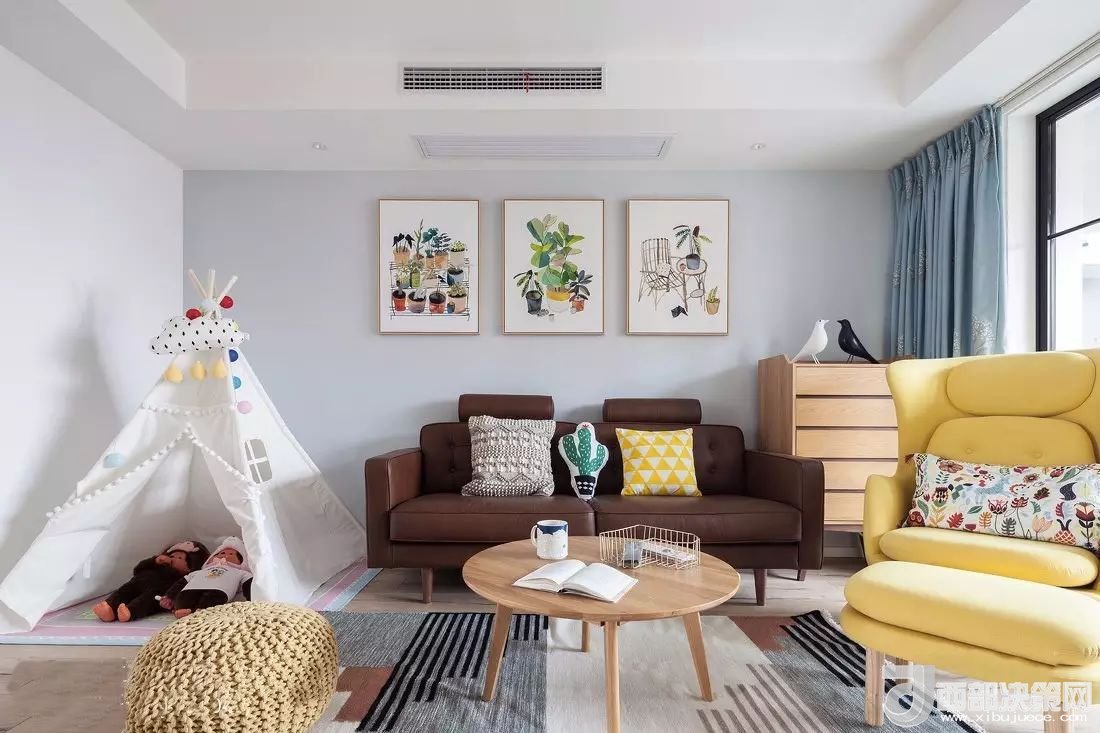 沙發(fā)背景墻選對(duì)裝飾畫，才能美了整個(gè)客廳空間！