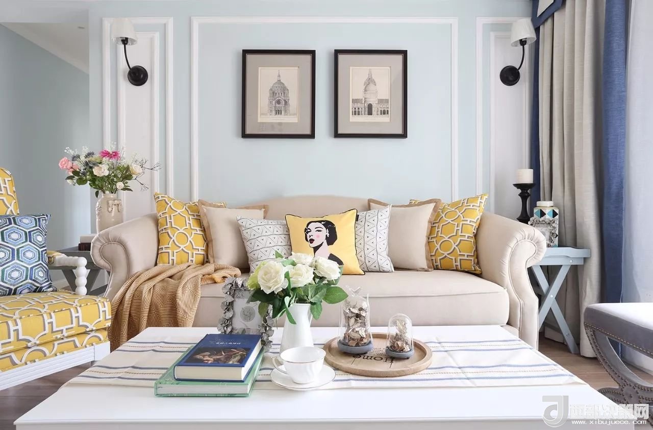 沙發(fā)背景墻選對(duì)裝飾畫，才能美了整個(gè)客廳空間！