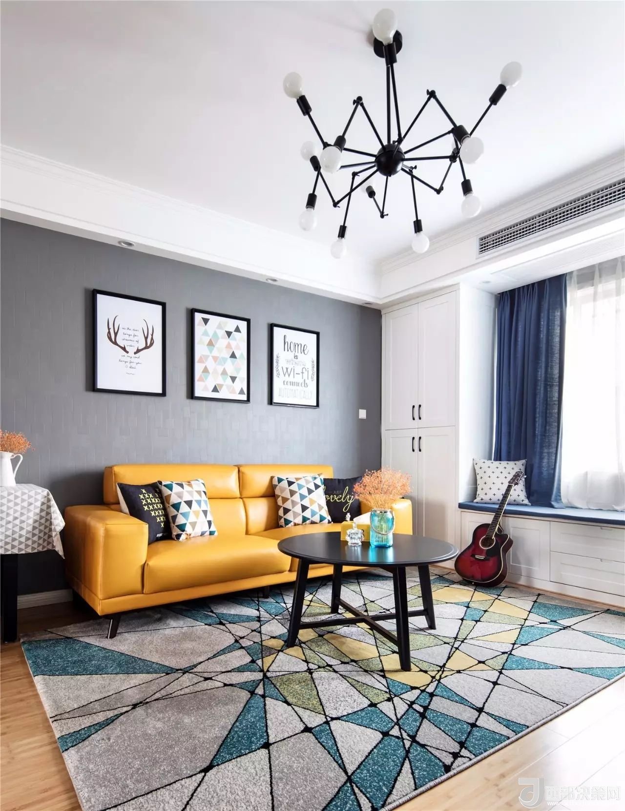 沙發(fā)背景墻選對(duì)裝飾畫，才能美了整個(gè)客廳空間！