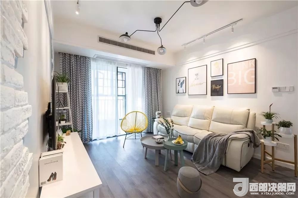 沙發(fā)背景墻選對(duì)裝飾畫，才能美了整個(gè)客廳空間！