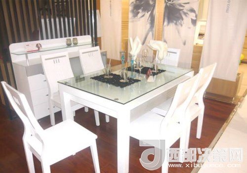 喜歡白色餐桌 但椅子該如何搭配？