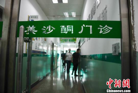 有數(shù)據(jù)顯示，十年來，山西省司法行政戒毒系統(tǒng)累計(jì)收治戒毒人員總數(shù)6萬余人。截至目前，在冊強(qiáng)制隔離戒毒人員、自愿戒毒人員、戒毒康復(fù)人員、美沙酮維持治療人員共1.2萬余人?！⊥踅ㄜ?攝