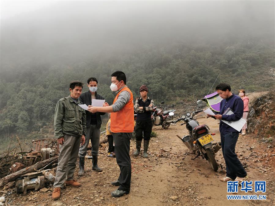 (決戰(zhàn)決勝脫貧攻堅(jiān)·圖文互動)(5)另一種“逆行”——廣西5300余名駐村第一書記提前返崗?fù)渡怼皟删€作戰(zhàn)”