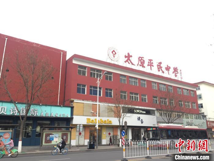 所有師生實行“日報告”“零報告”制度，確保開學后校園衛(wèi)生安全?！「呷鸱?攝