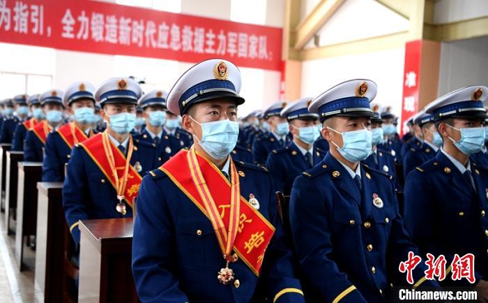 授銜表彰儀式現(xiàn)場(chǎng)?！⒅铱?攝