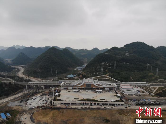 貴州省首條城際高速鐵路——安六鐵路開(kāi)始聯(lián)調(diào)聯(lián)試。中國(guó)鐵路成都局集團(tuán)公司供圖