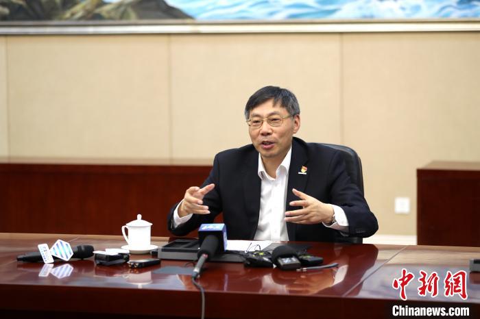 近日，全國人大代表、浪潮集團董事長兼CEO孫丕恕接受媒體采訪。浪潮集圖供圖