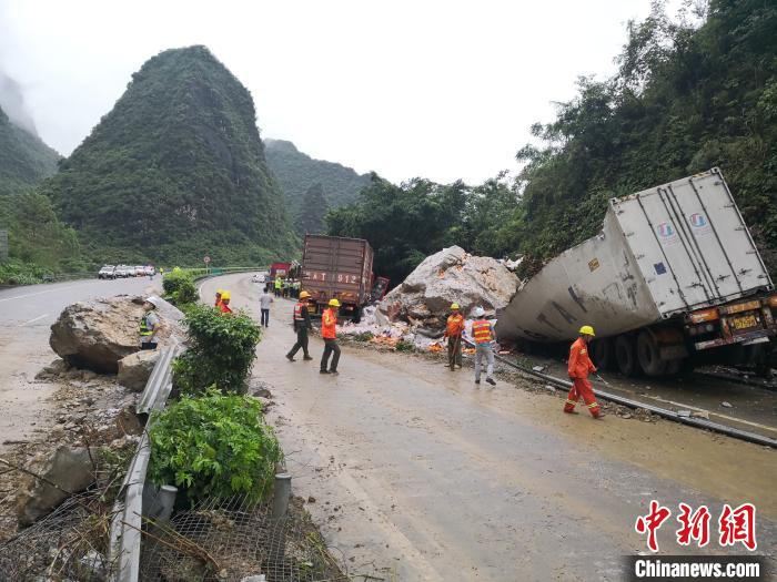 事故現(xiàn)場(chǎng)?！↑S鵬 攝