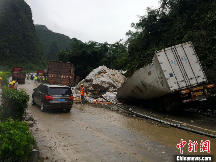 事故現(xiàn)場(chǎng)?！↑S鵬 攝