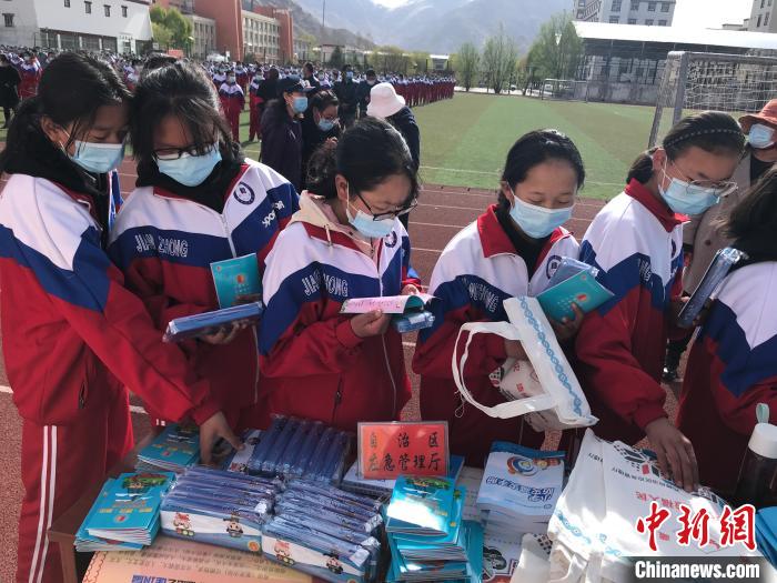 圖為西藏自治區(qū)應(yīng)急管理廳在學(xué)校開(kāi)展安全生產(chǎn)宣傳(資料圖)。西藏自治區(qū)應(yīng)急管理廳 供圖