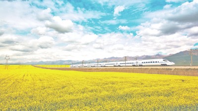 展示非凡成就 共創(chuàng)美好未來 展示非凡成就 共創(chuàng)美好未來